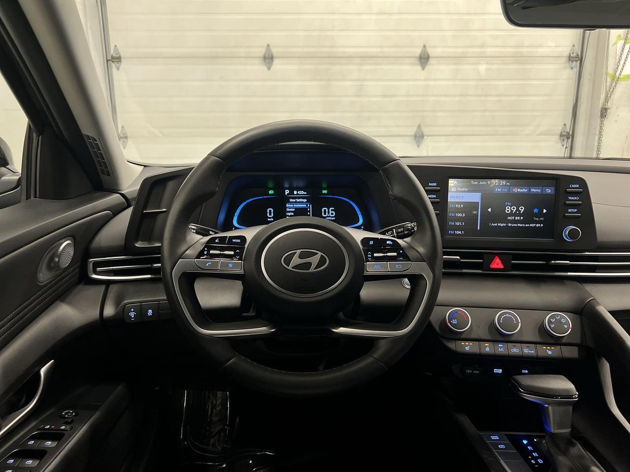 2025 Hyundai Elantra PREFERRED | HTD SEATS |CARPLAY | REMOTE START |A/C Photo