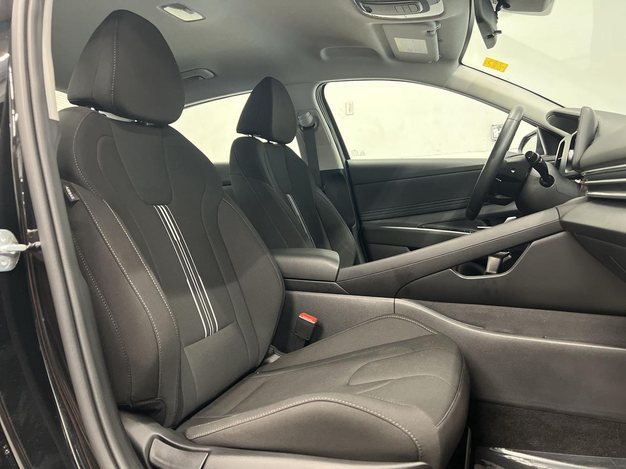 2025 Hyundai Elantra PREFERRED | HTD SEATS |CARPLAY | REMOTE START |A/C Photo