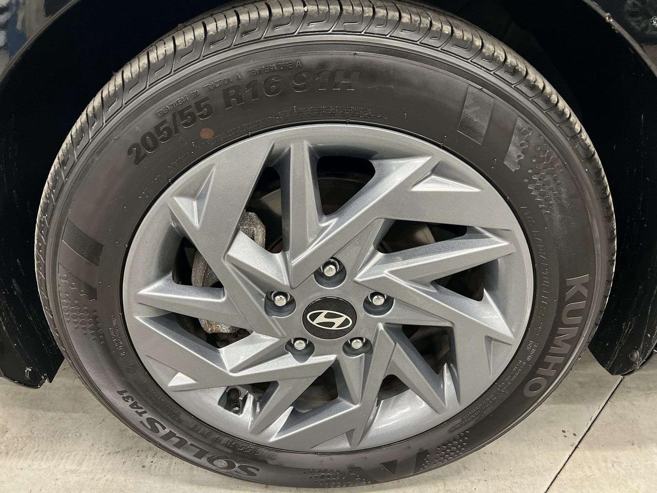 2025 Hyundai Elantra PREFERRED | HTD SEATS |CARPLAY | REMOTE START |A/C Photo