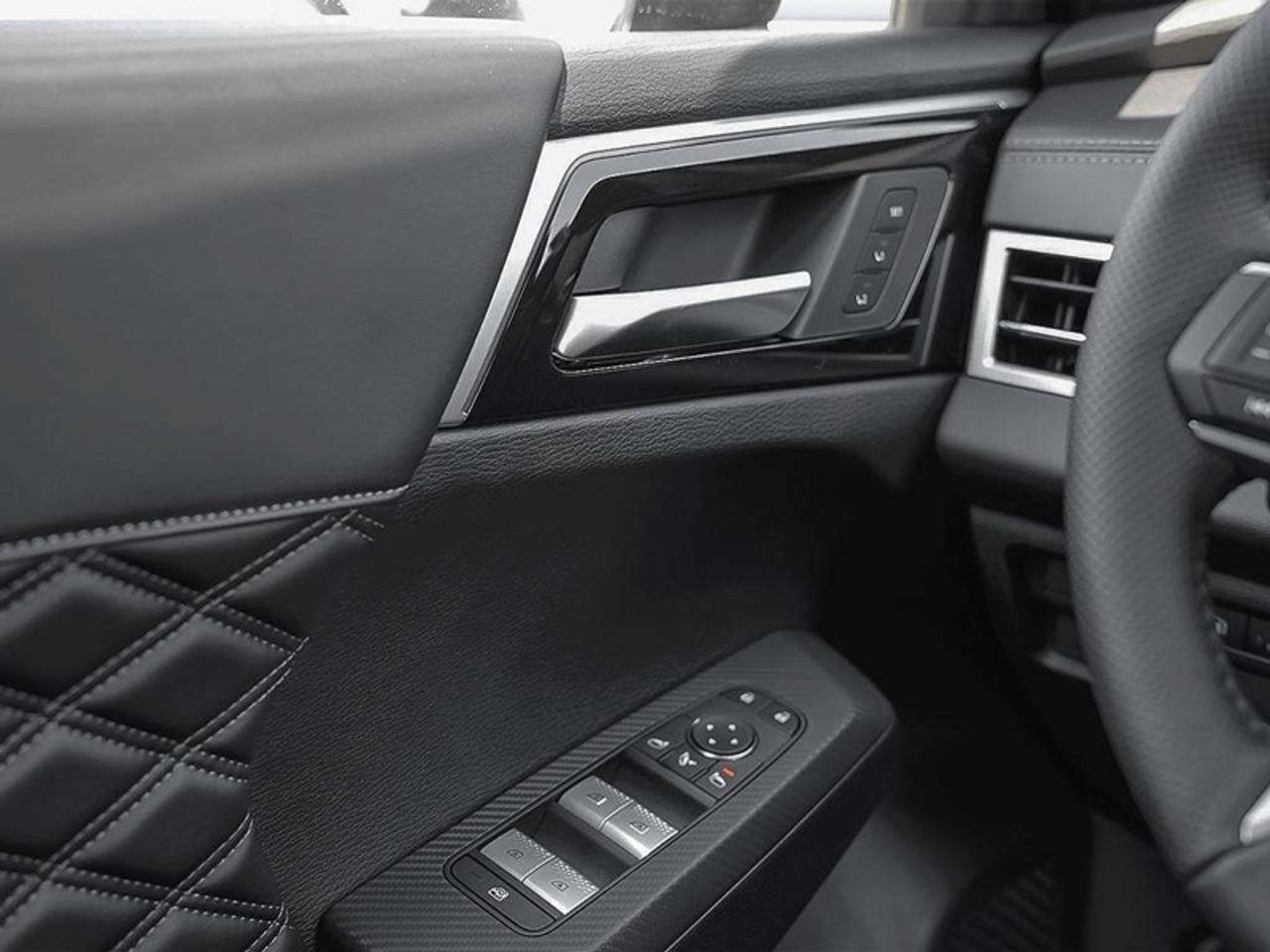 2026 Nissan Rogue Plug-In Hybrid Platinum Photo