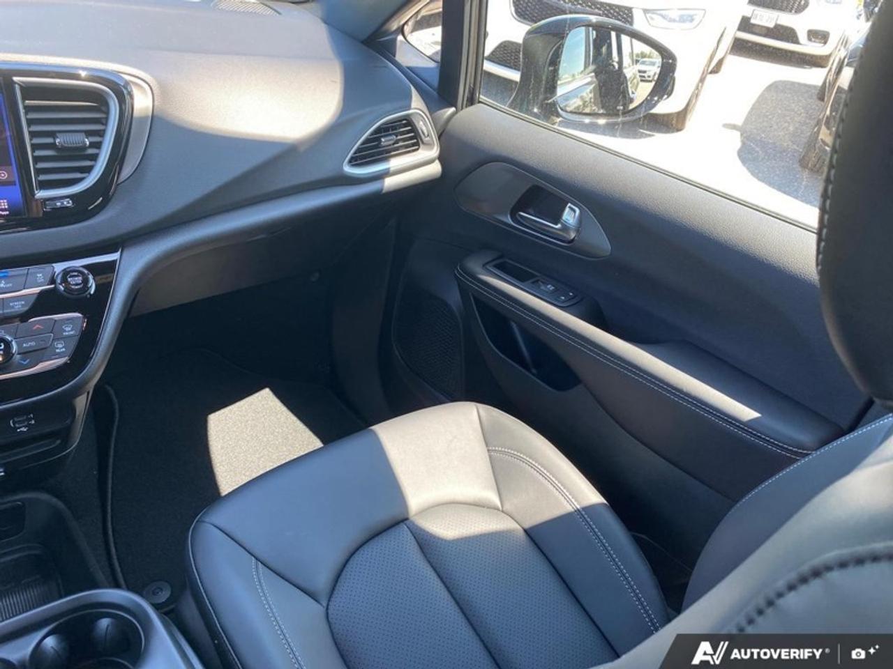 2027 Dodge Grand Caravan SXT Photo
