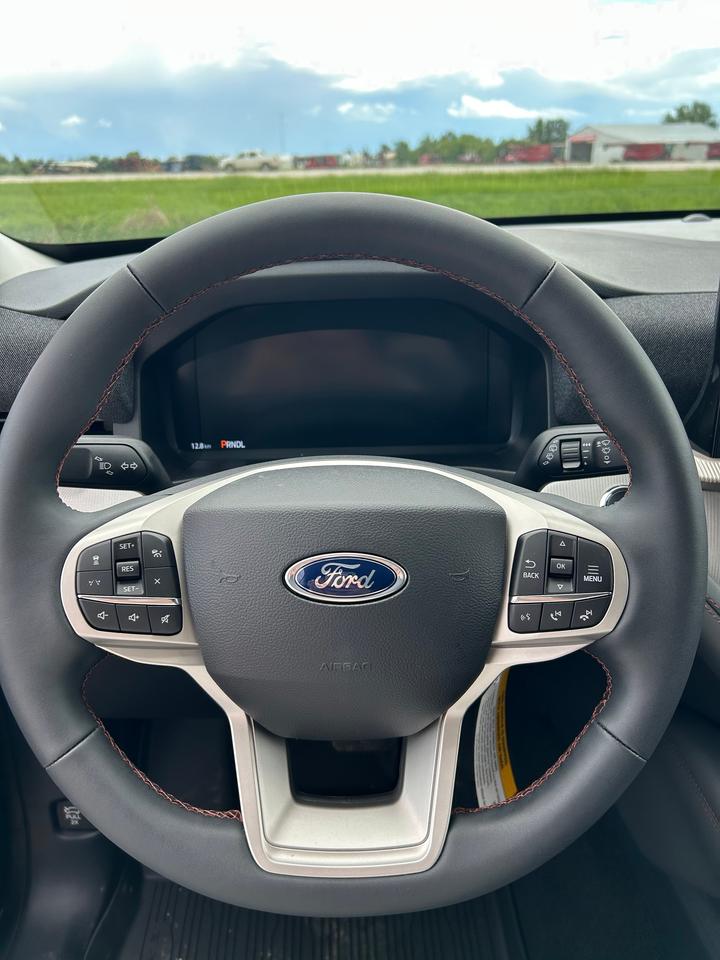 2026 Ford Explorer ACTIVE W/200A PKG 4WD 200A Photo5