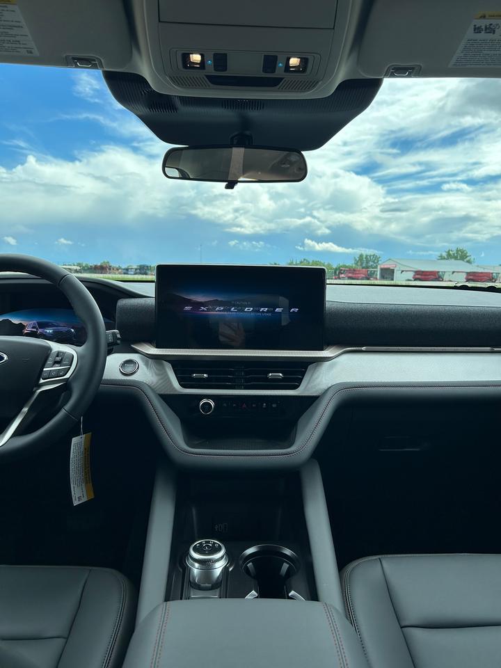 2026 Ford Explorer ACTIVE W/200A PKG 4WD 200A Photo5