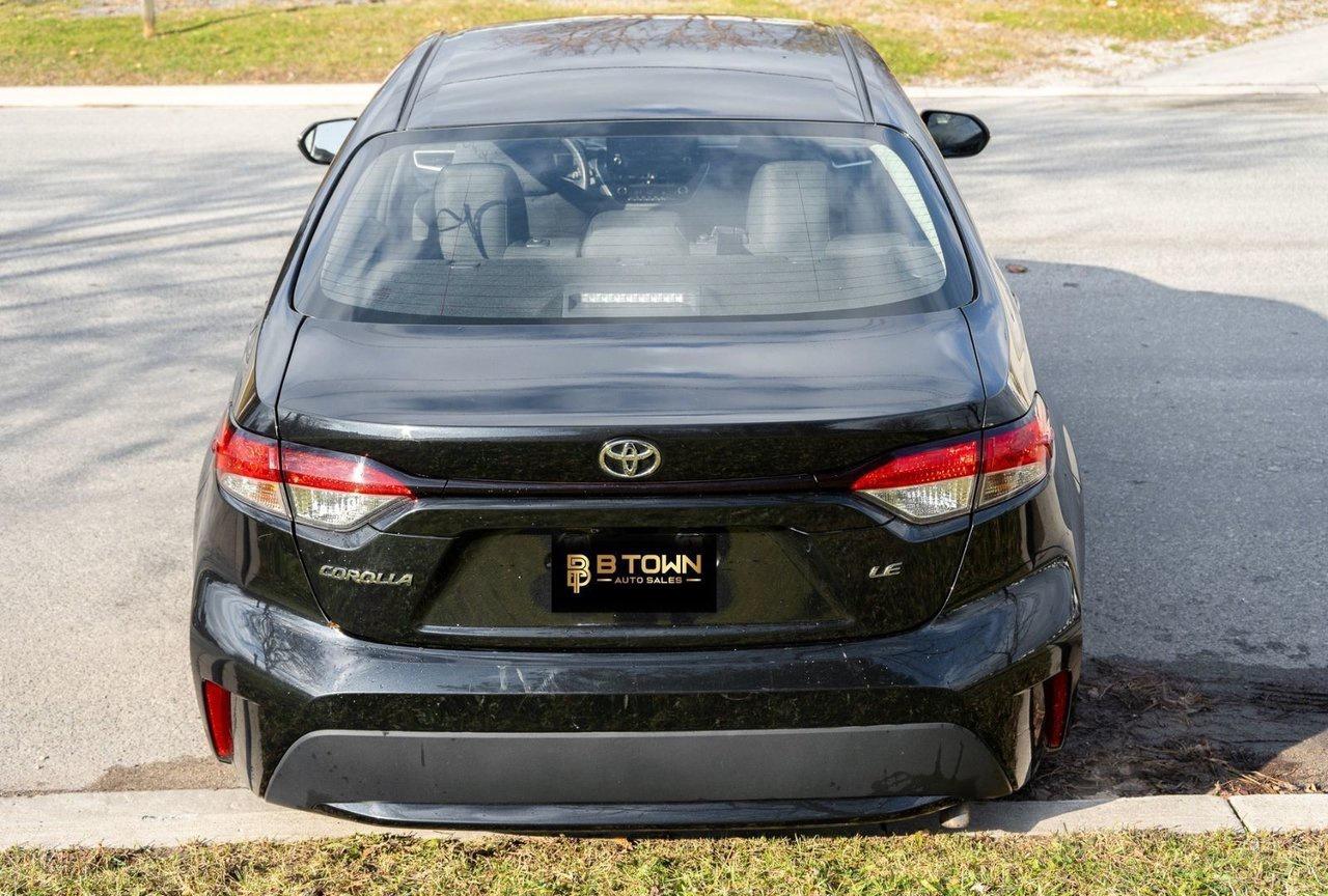 2022 Toyota Corolla LE Photo3