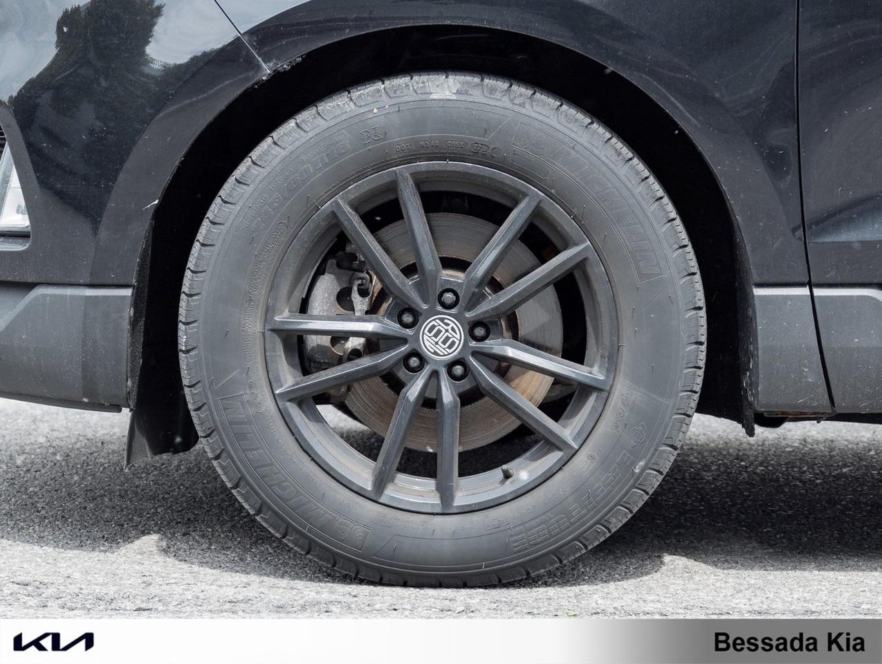 2019 Ford Edge SEL Photo3