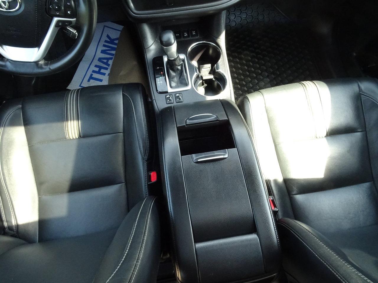 2018 Toyota Highlander SE Photo