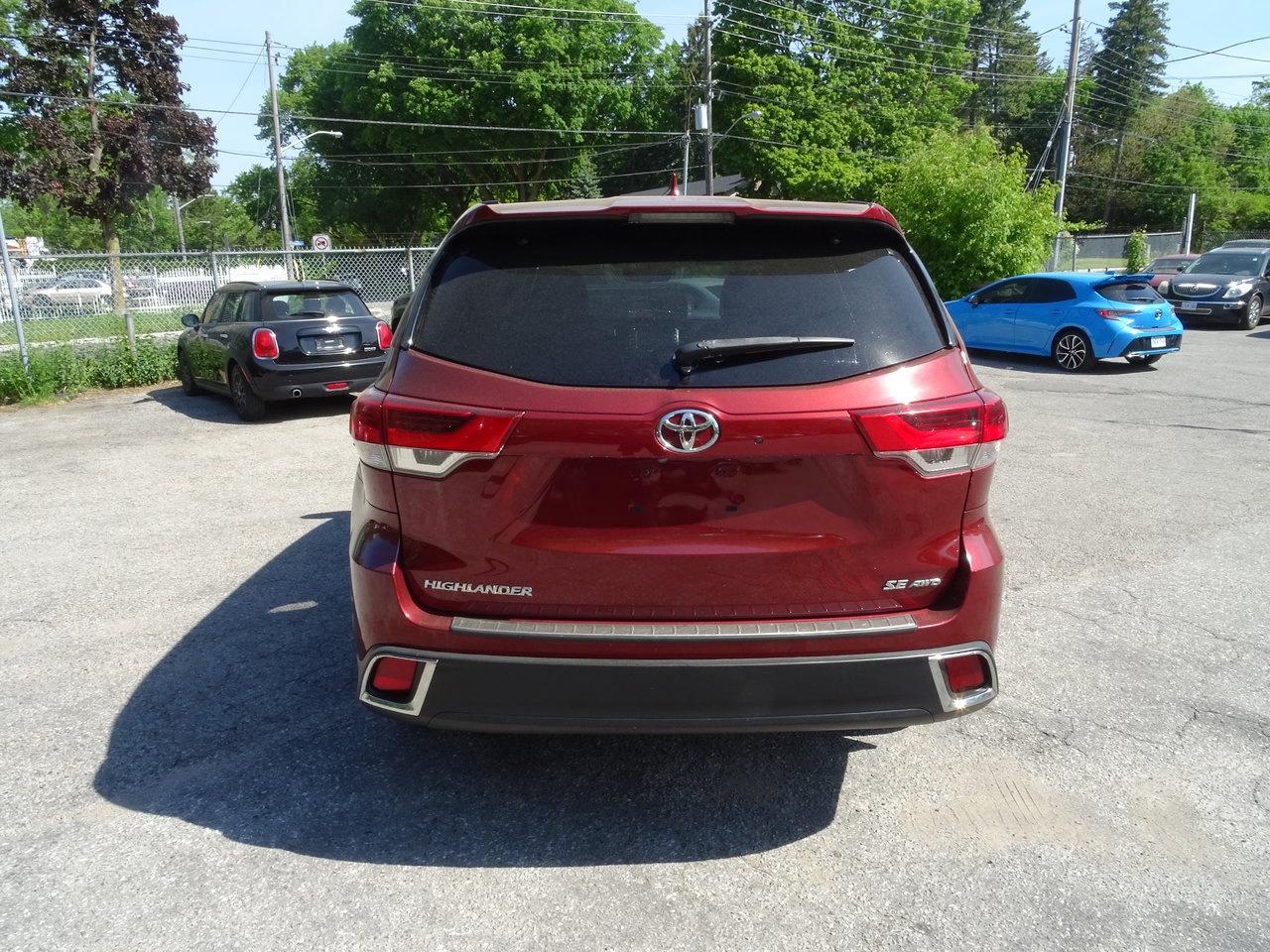 2018 Toyota Highlander SE Photo