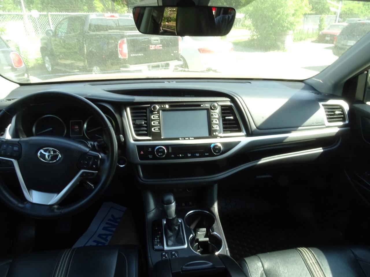 2018 Toyota Highlander SE Photo