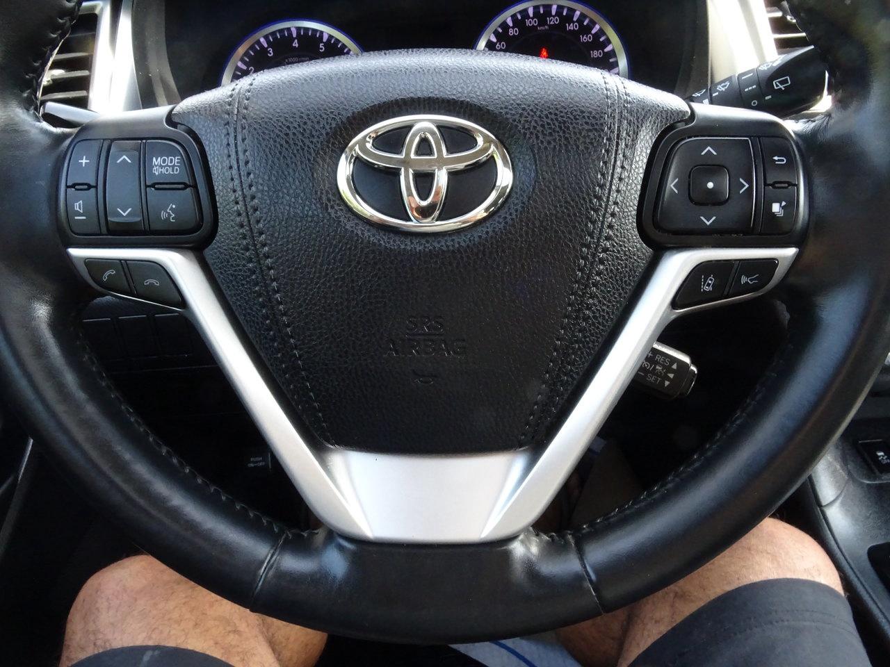 2018 Toyota Highlander SE Photo
