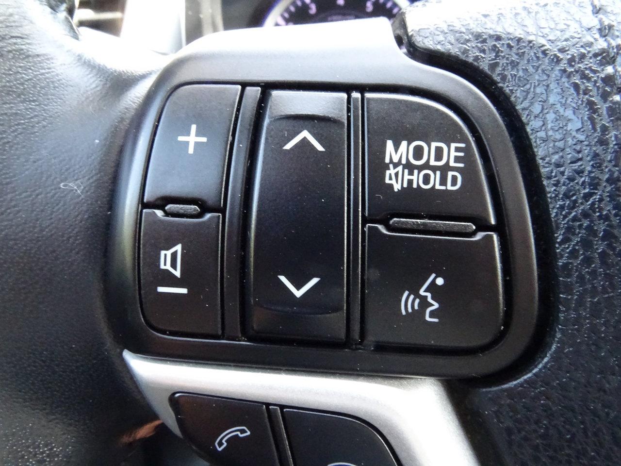 2018 Toyota Highlander SE Photo