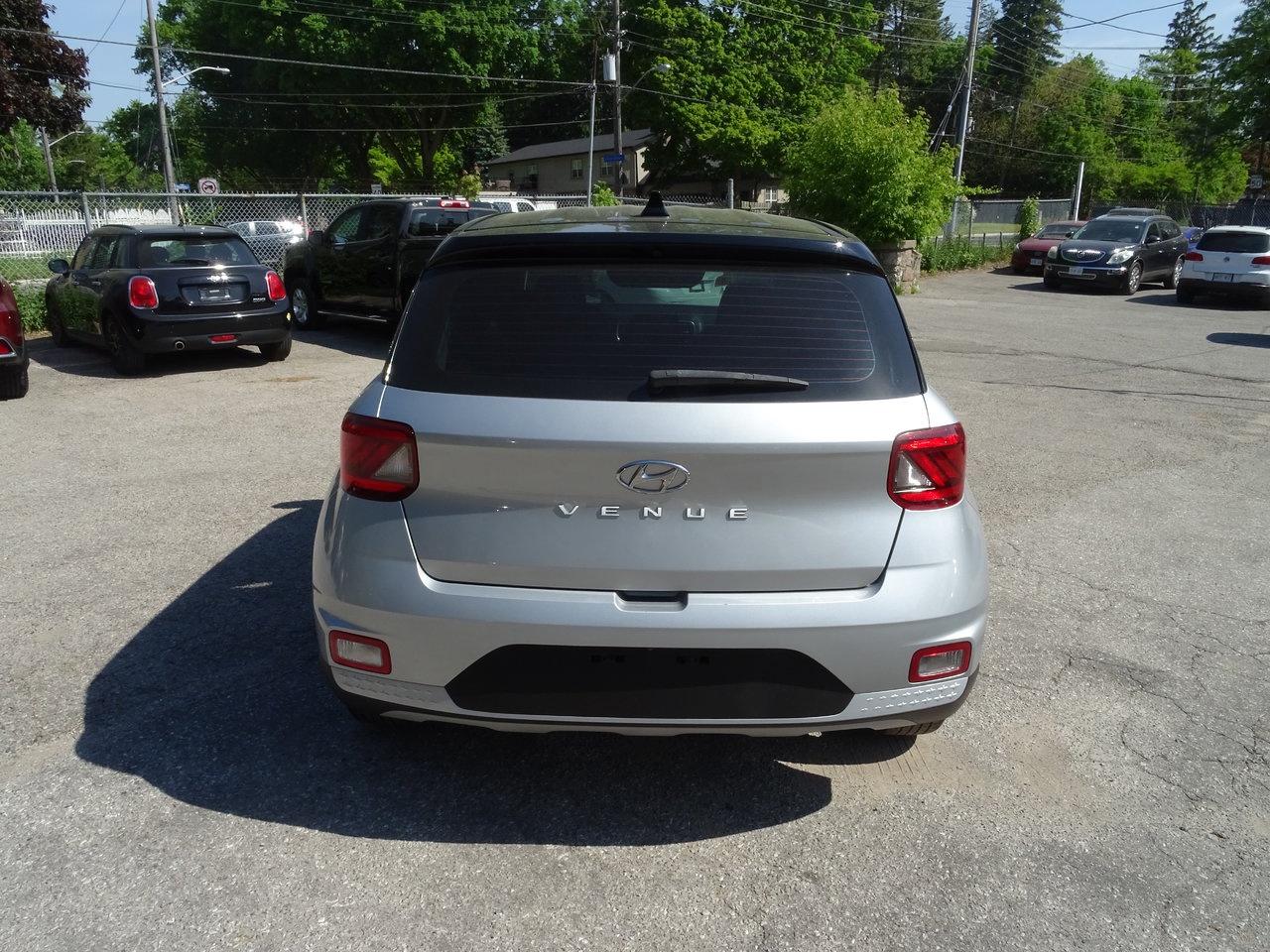 2022 Hyundai Venue Essential Photo
