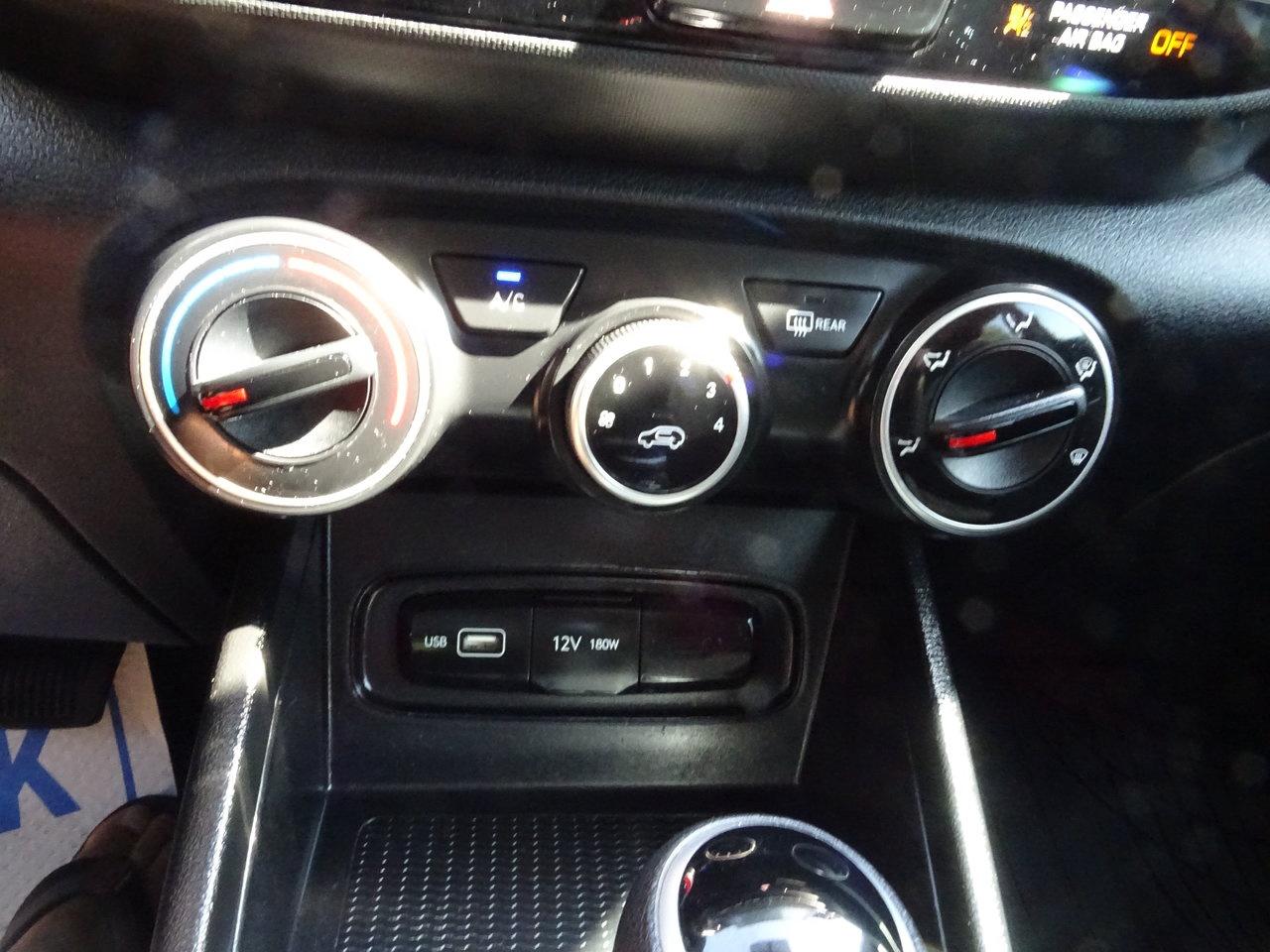 2022 Hyundai Venue Essential Photo