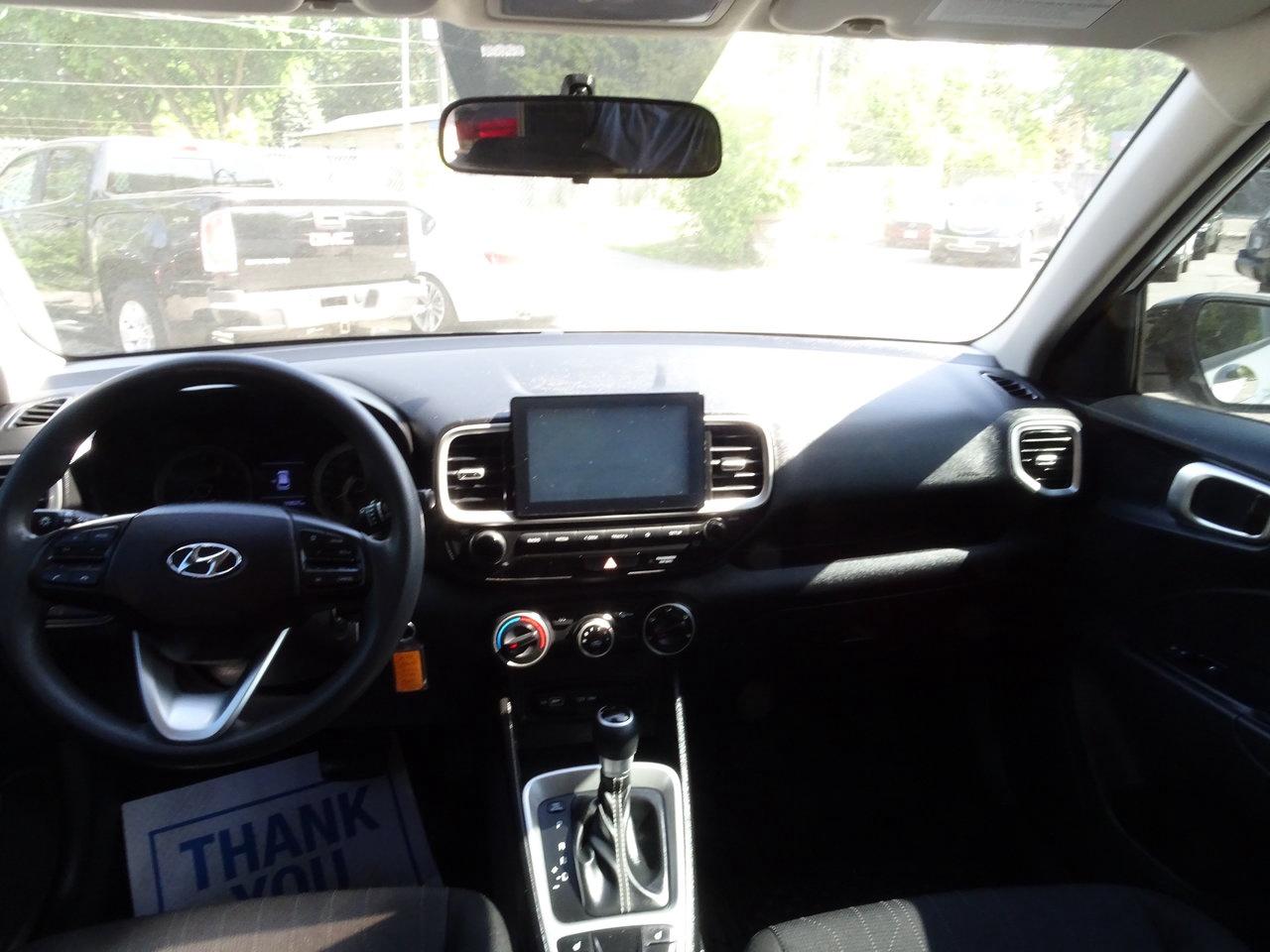 2022 Hyundai Venue Essential Photo