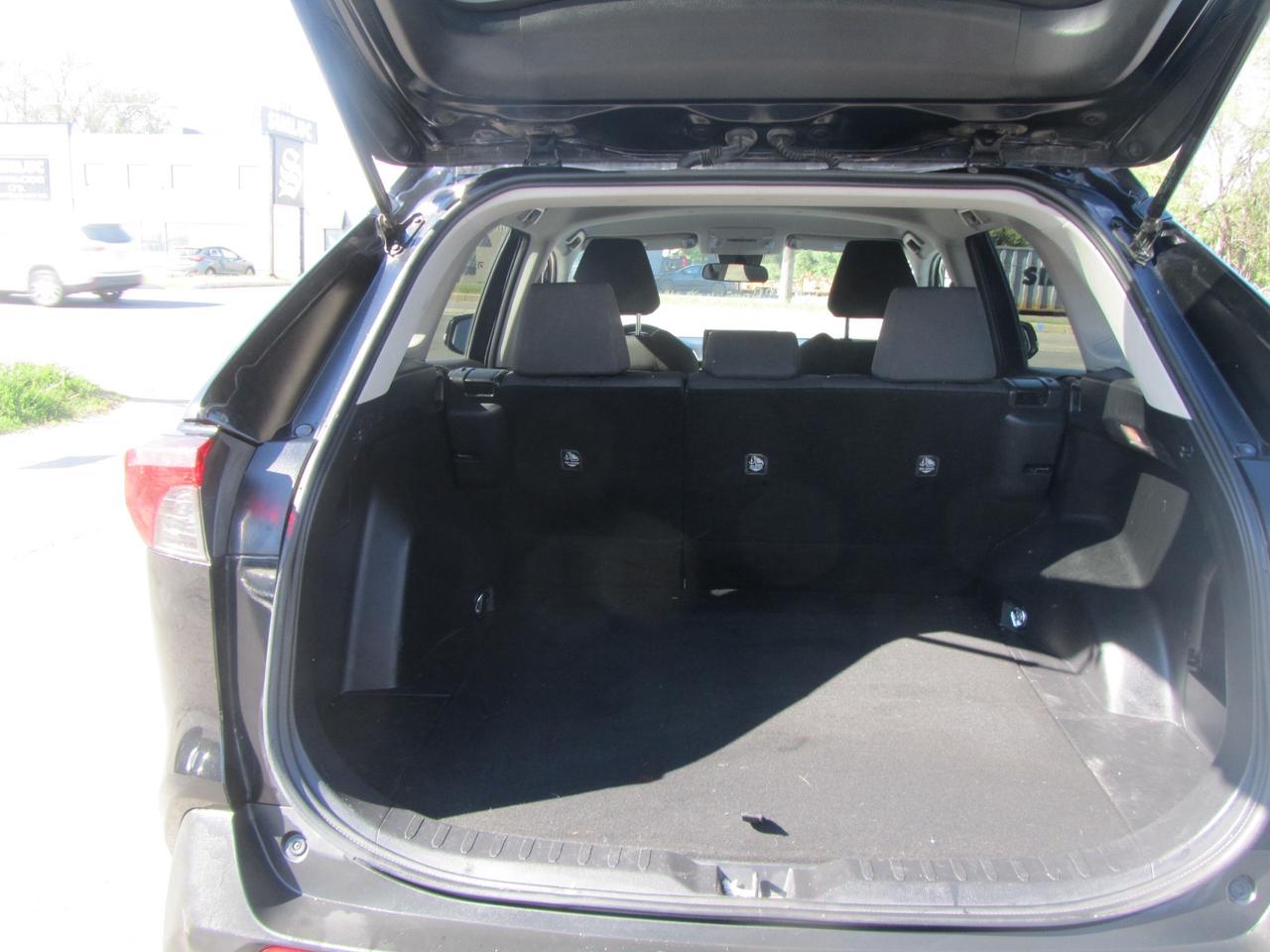 2021 Toyota RAV4 LE FWD Photo