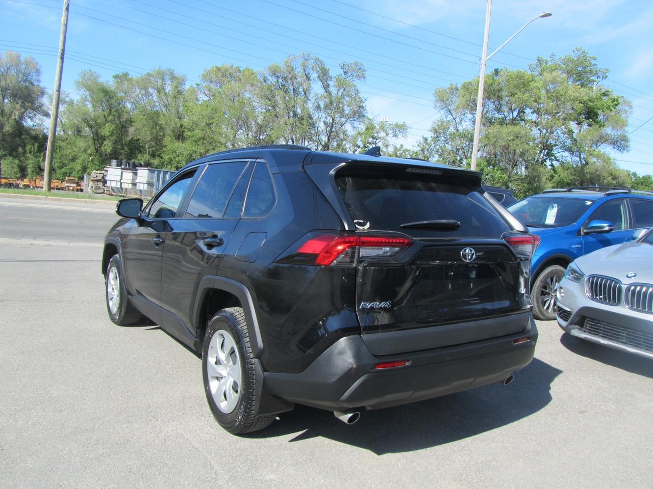 2021 Toyota RAV4 LE FWD Photo