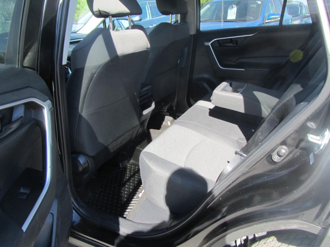 2021 Toyota RAV4 LE FWD Photo
