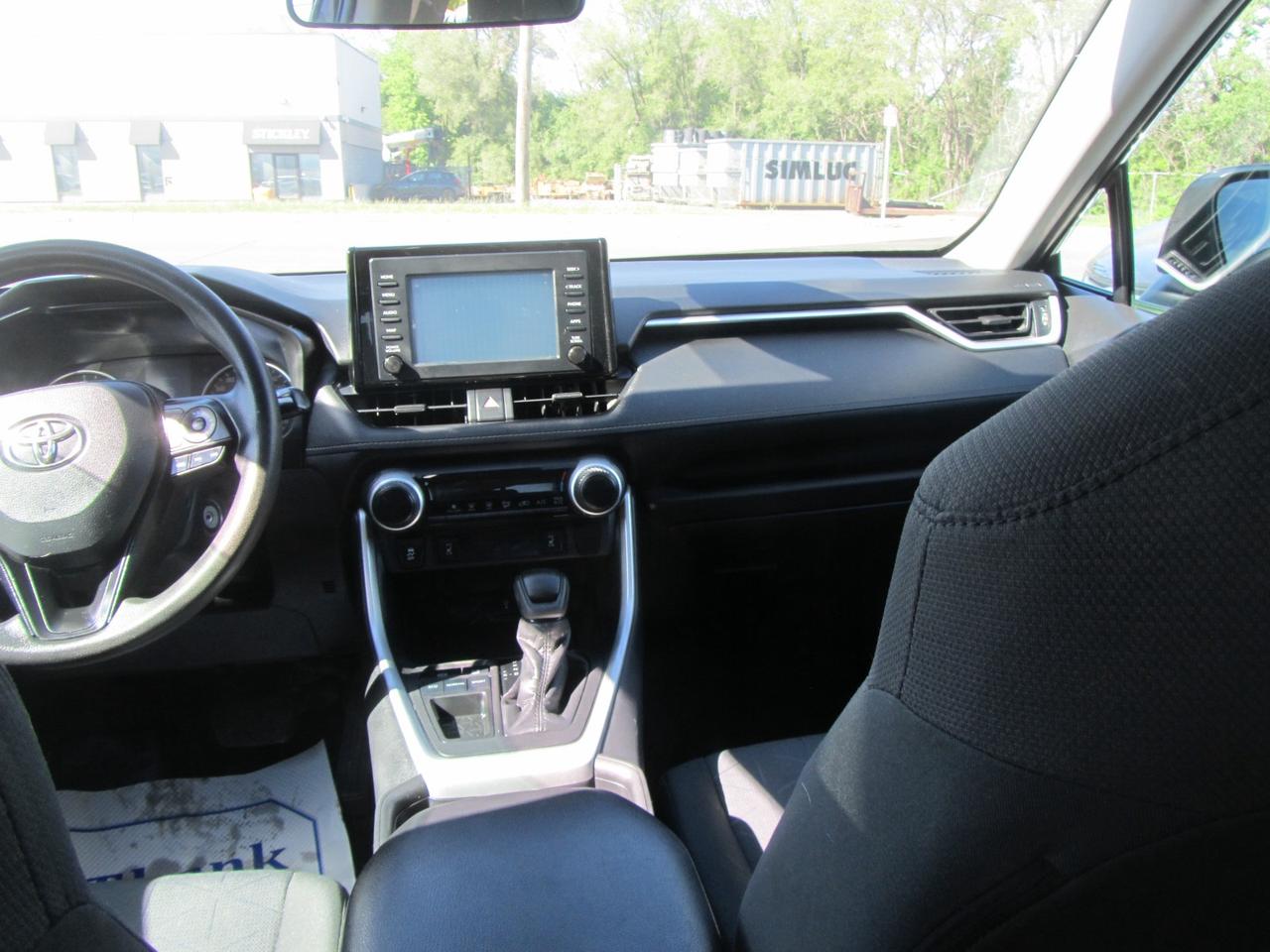 2021 Toyota RAV4 LE FWD Photo