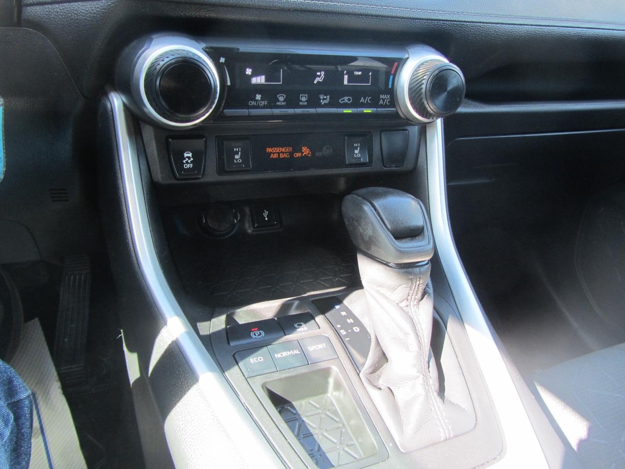 2021 Toyota RAV4 LE FWD Photo