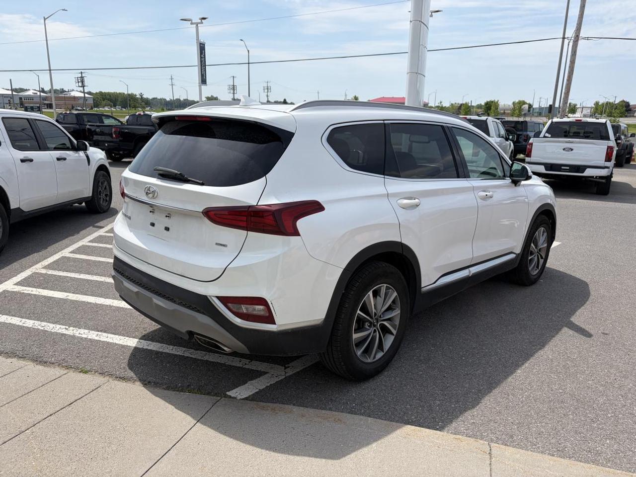 2019 Hyundai Santa Fe Preferred Photo4