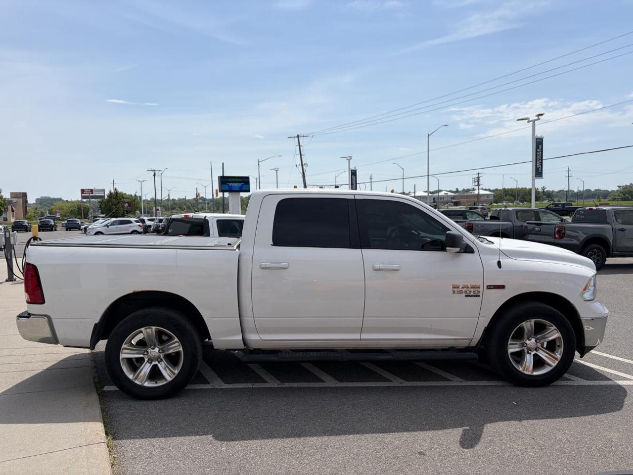 2019 RAM 1500 Classic SLT Photo3