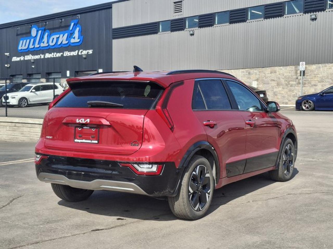 2023 Kia NIRO EV Limited | Leather | Sunroof | Nav | HUD | Cooled + Heated Seats | Harman Kardon Audio | and More ! Photo