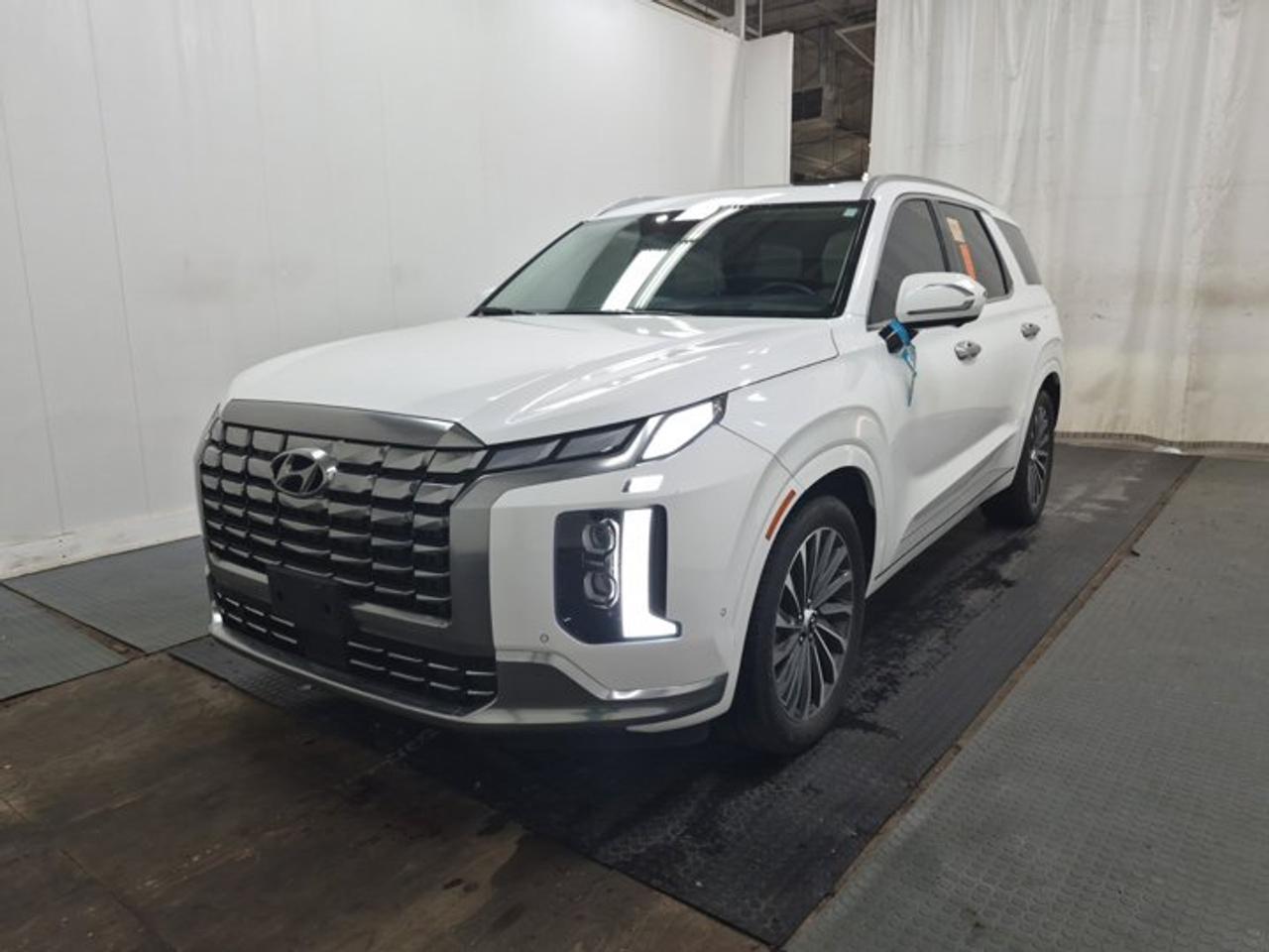 Used 2024 Hyundai PALISADE Ultimate Calligraphy AWD | 7 Passenger | Leather | Sunroof | Heated + Cooled Massaging Seats & More! for sale in Guelph, ON