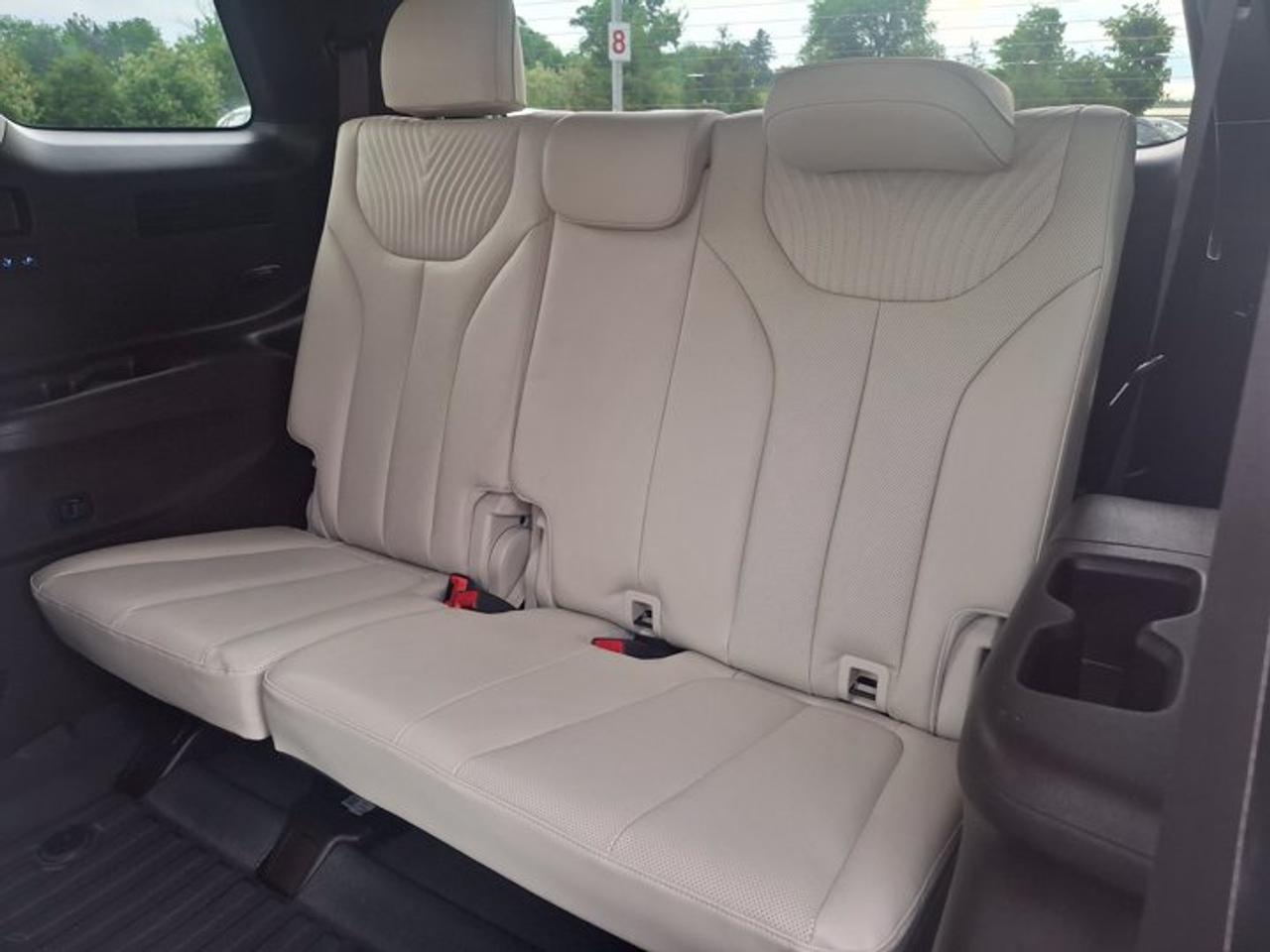 2024 Hyundai PALISADE Ultimate Calligraphy AWD | 7 Passenger | Leather | Sunroof | Heated + Cooled Massaging Seats & More! Photo