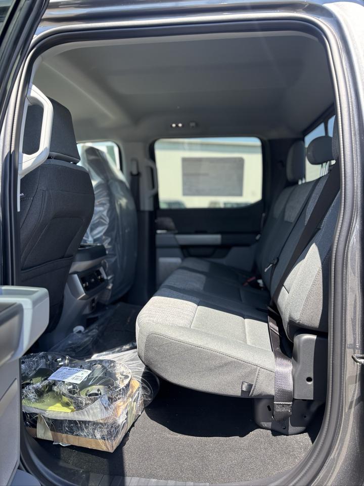 2026 Ford F-250 Super Duty SRW XLT 4WD CREW CAB 6.75' BOX Photo3
