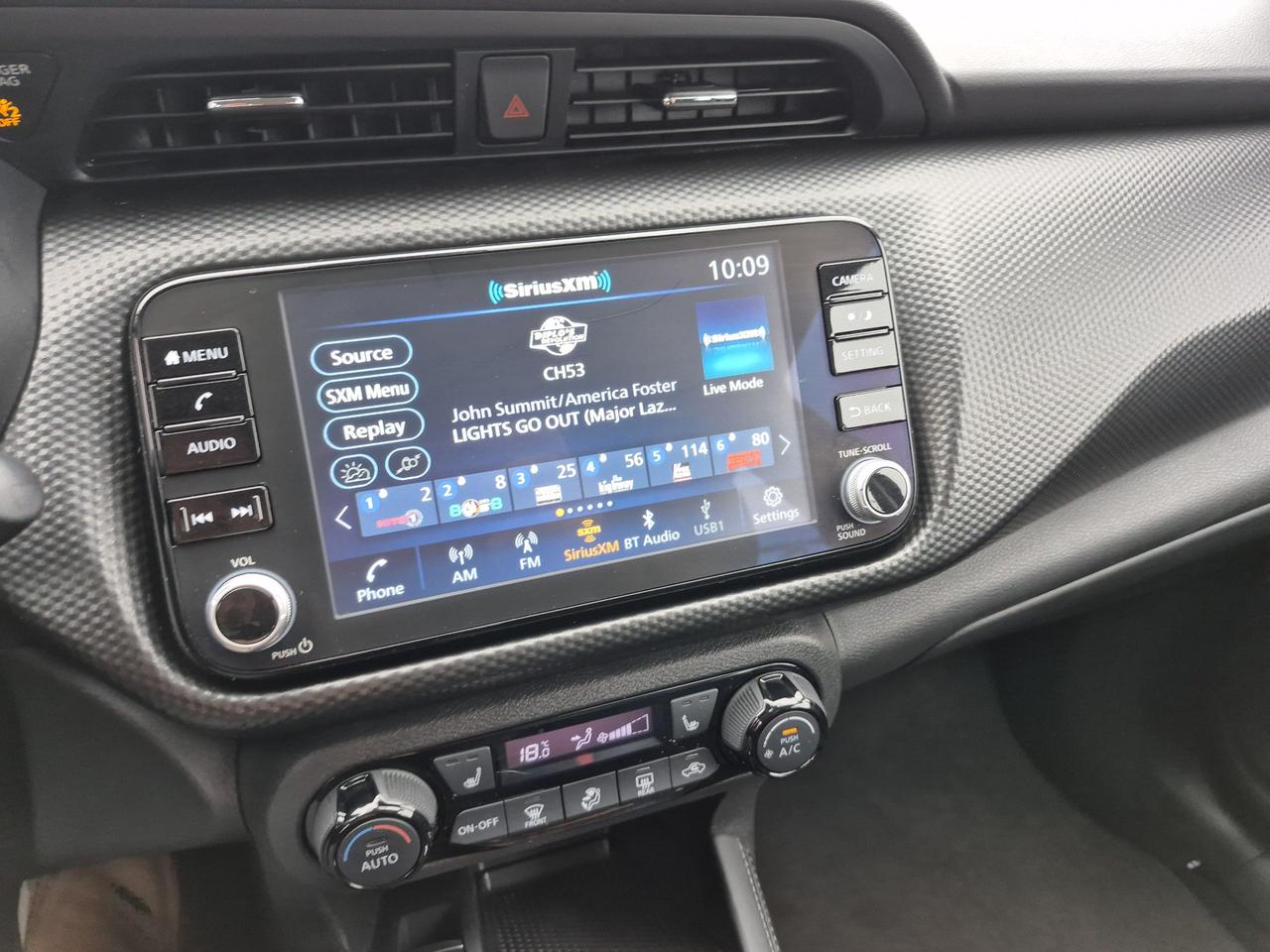 2025 Nissan Kicks Play SV REMOTE START, HEATED SEATS AND WHEEL Photo