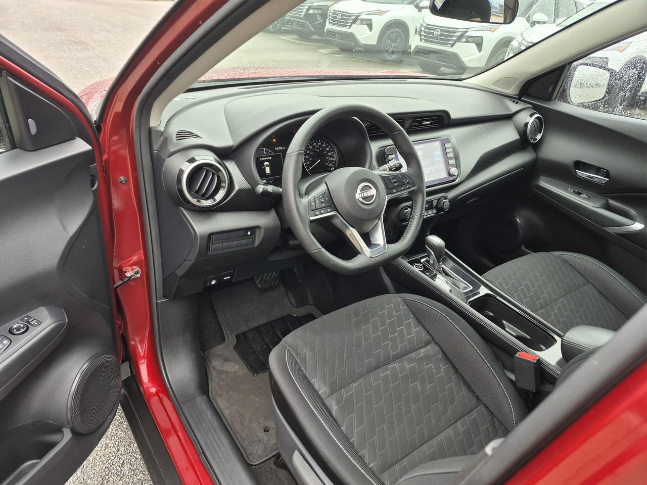 2025 Nissan Kicks Play SV REMOTE START, HEATED SEATS AND WHEEL Photo