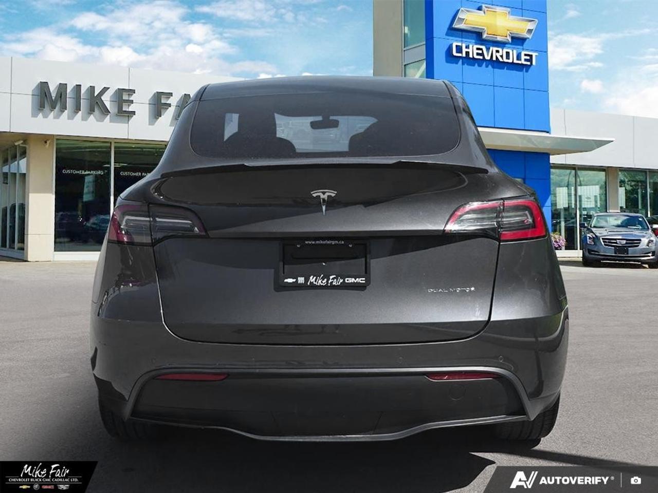 2022 Tesla Model Y Long Range AWD Photo4
