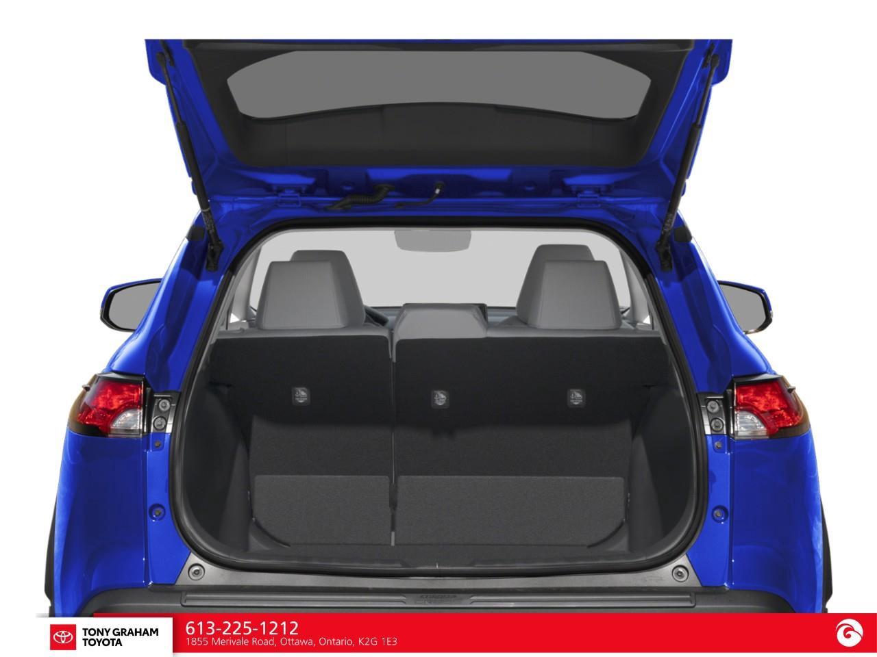 2024 Toyota Corolla Cross LE Photo
