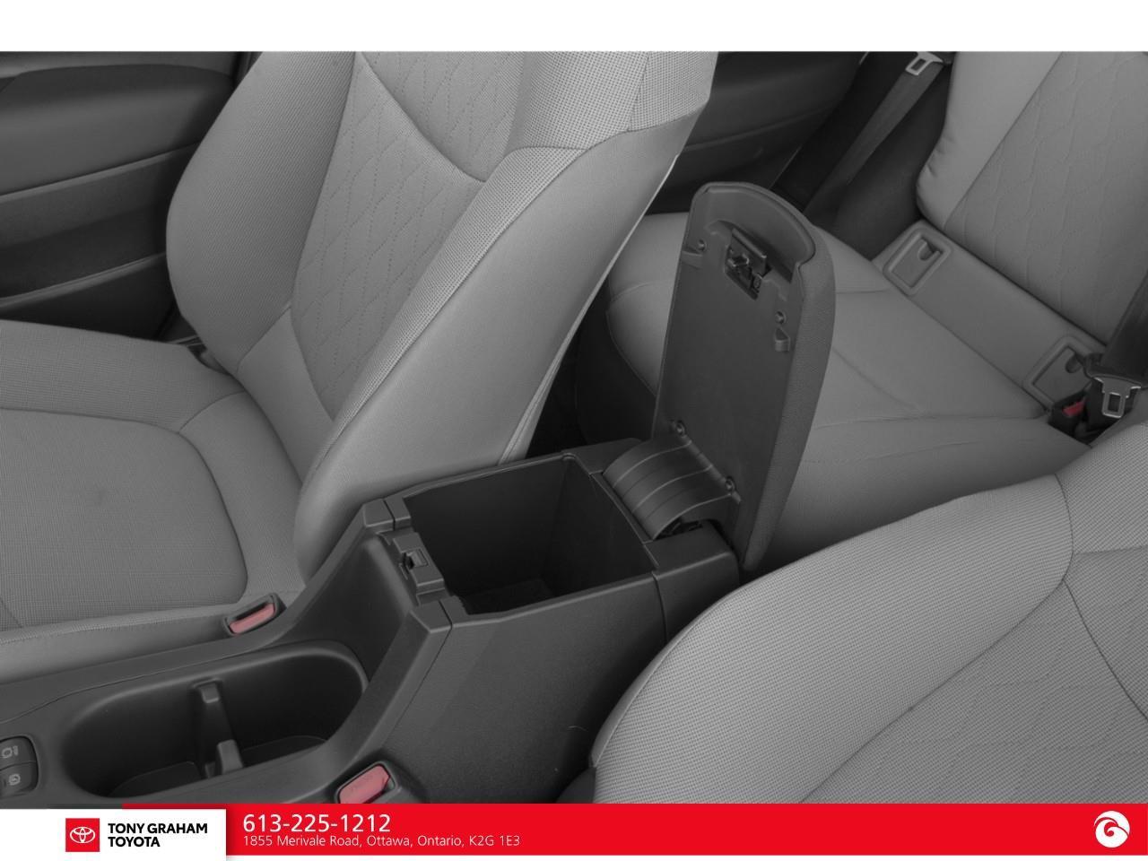 2024 Toyota Corolla Cross LE Photo