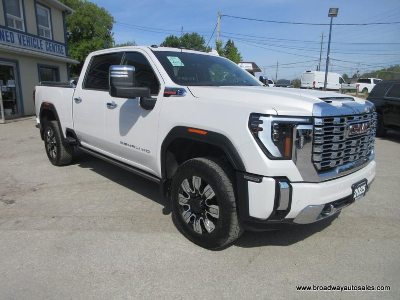 2025 GMC Sierra 2500 3/4 TON DENALI-VERSION 5 PASSENGER 6.6L - DURAMAX.. 4X4.. CREW-CAB.. 6.6-FOOT-BOX.. POWER SUNROOF.. LEATHER.. HEATED/AC SEATS.. POWER MIRRORS.. Photo
