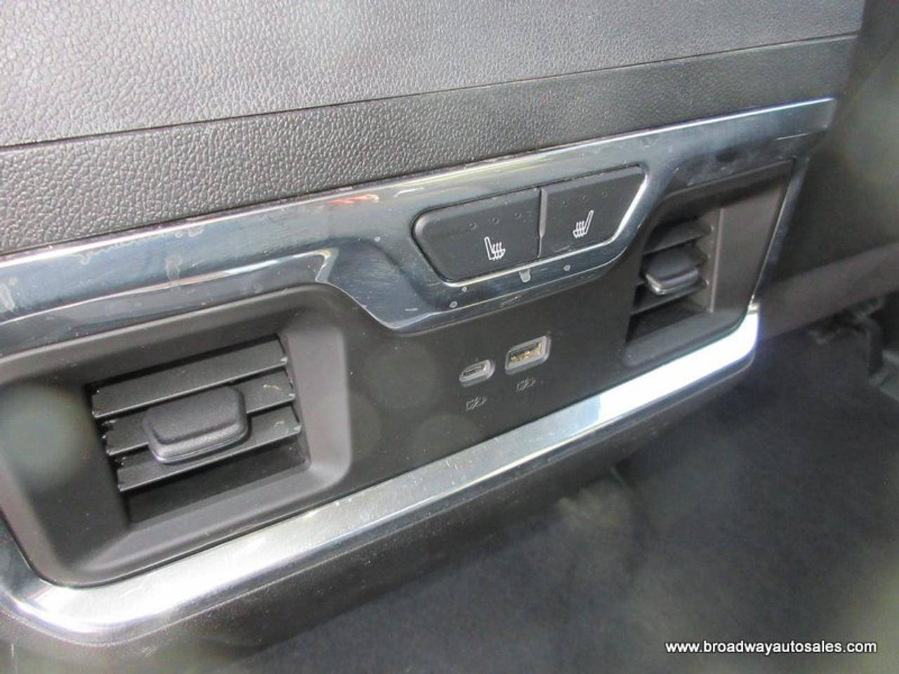 2025 GMC Sierra 2500 3/4 TON DENALI-VERSION 5 PASSENGER 6.6L - DURAMAX.. 4X4.. CREW-CAB.. 6.6-FOOT-BOX.. POWER SUNROOF.. LEATHER.. HEATED/AC SEATS.. POWER MIRRORS.. Photo