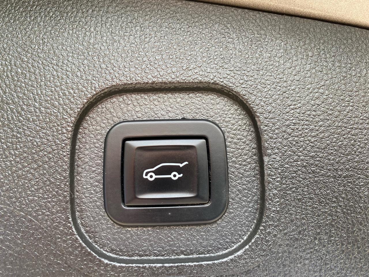 2012 Chevrolet Equinox LTZ | AWD | Leather Seats | BlueTooth | ONLY 128,000kms!!! Photo