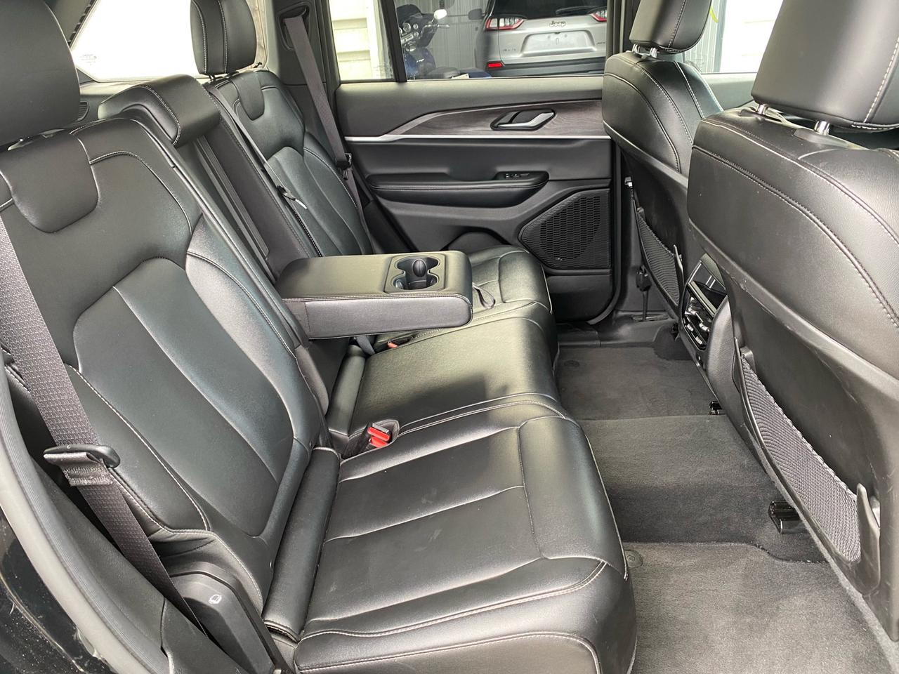 2024 Jeep Grand Cherokee Limited | 4WD | NAV | Apple CarPlay | Android Auto Photo