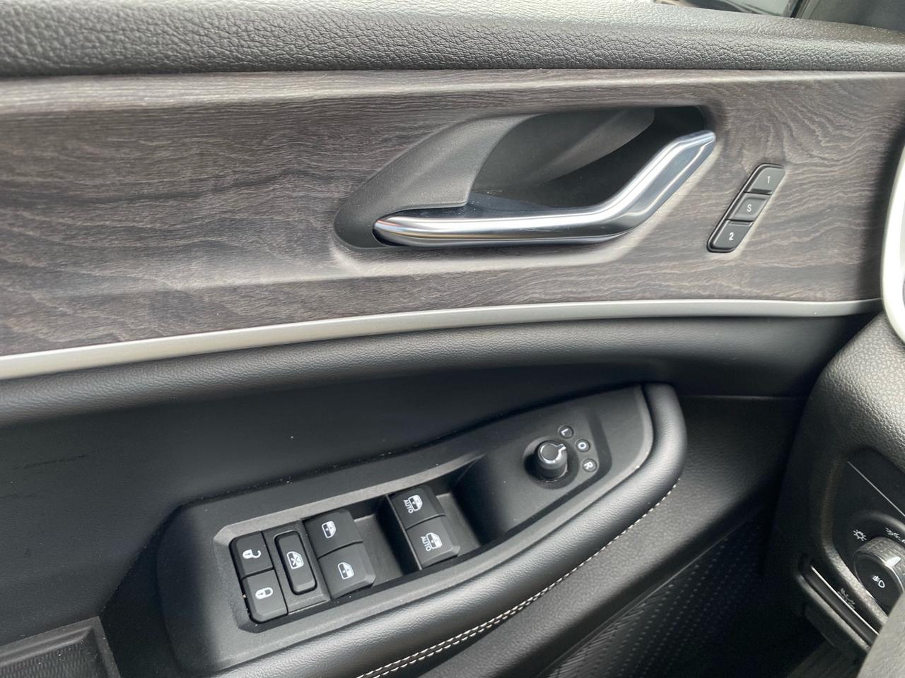 2024 Jeep Grand Cherokee Limited | 4WD | NAV | Apple CarPlay | Android Auto Photo