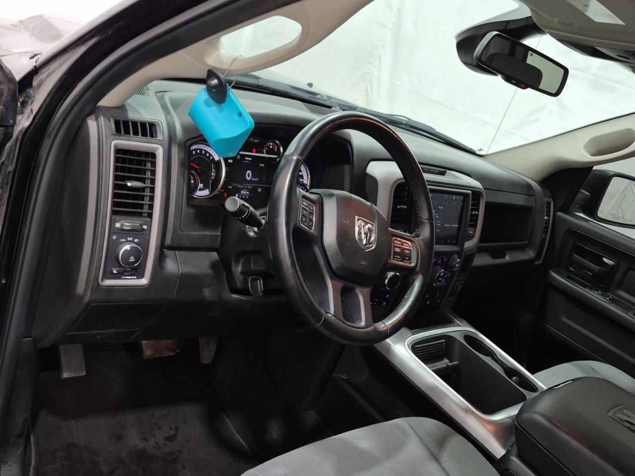 2022 RAM 1500 Classic EXPRESS CREW CAB 4X4 | 5.7 HEMI | BLACK PKG Photo