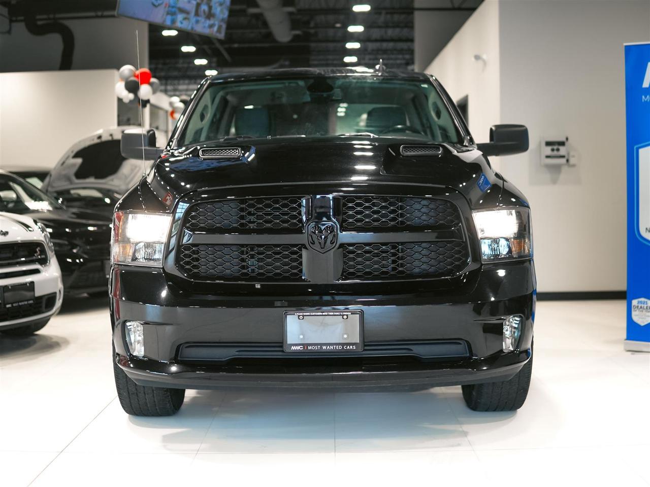 2022 RAM 1500 Classic EXPRESS CREW CAB 4X4 | 5.7 HEMI | BLACK PKG Photo