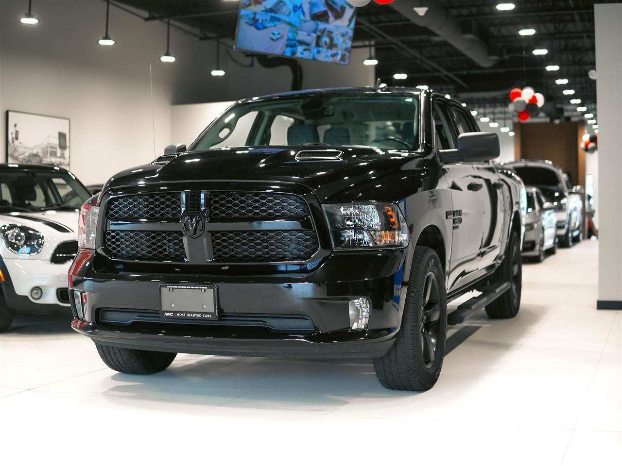 2022 RAM 1500 Classic EXPRESS CREW CAB 4X4 | 5.7 HEMI | BLACK PKG Photo