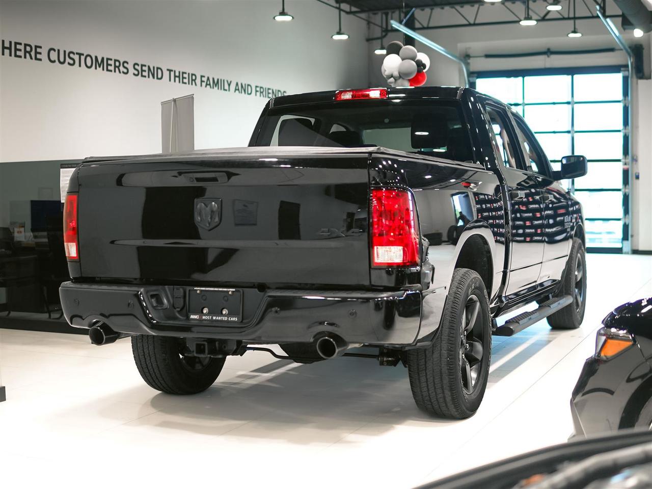 2022 RAM 1500 Classic EXPRESS CREW CAB 4X4 | 5.7 HEMI | BLACK PKG Photo