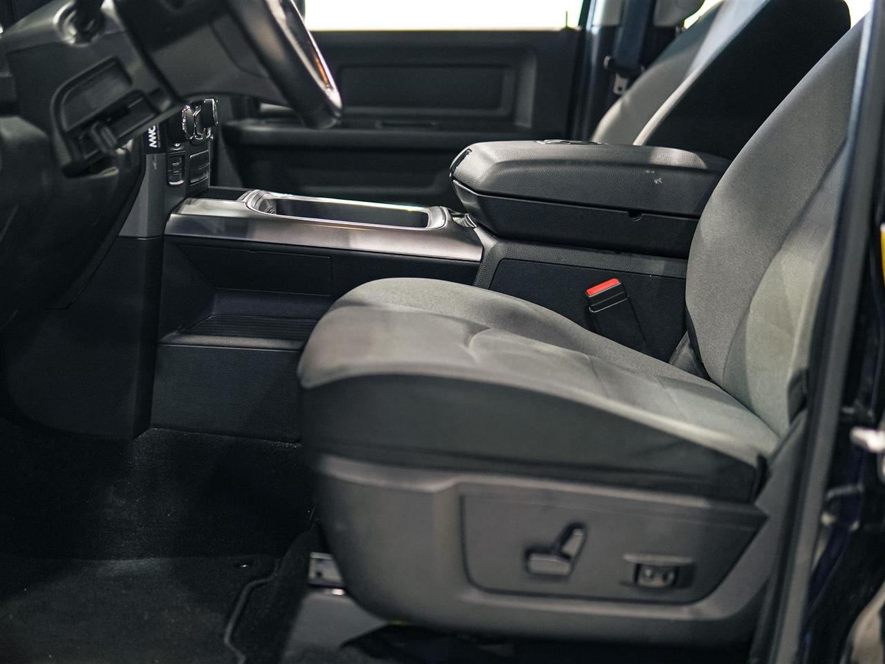 2022 RAM 1500 Classic EXPRESS CREW CAB 4X4 | 5.7 HEMI | BLACK PKG Photo
