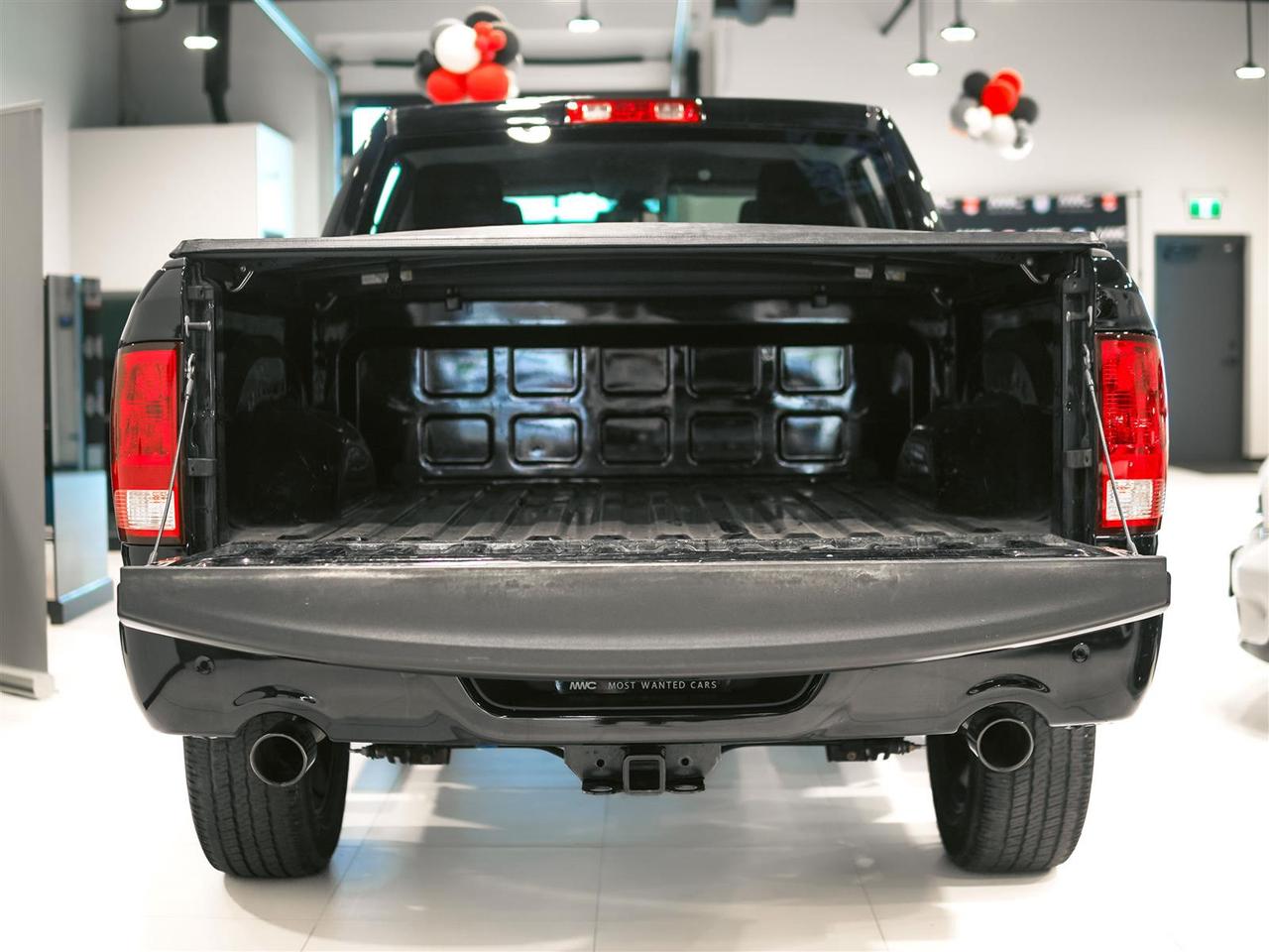 2022 RAM 1500 Classic EXPRESS CREW CAB 4X4 | 5.7 HEMI | BLACK PKG Photo