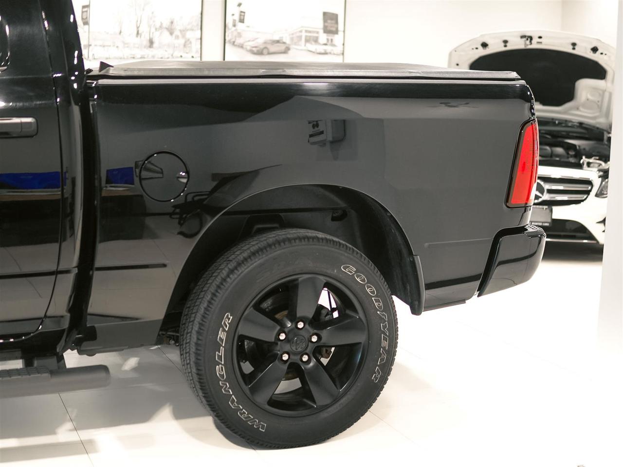 2022 RAM 1500 Classic EXPRESS CREW CAB 4X4 | 5.7 HEMI | BLACK PKG Photo