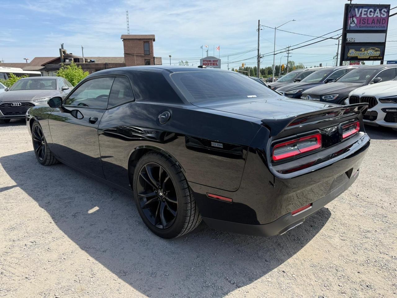 2017 Dodge Challenger  Photo3