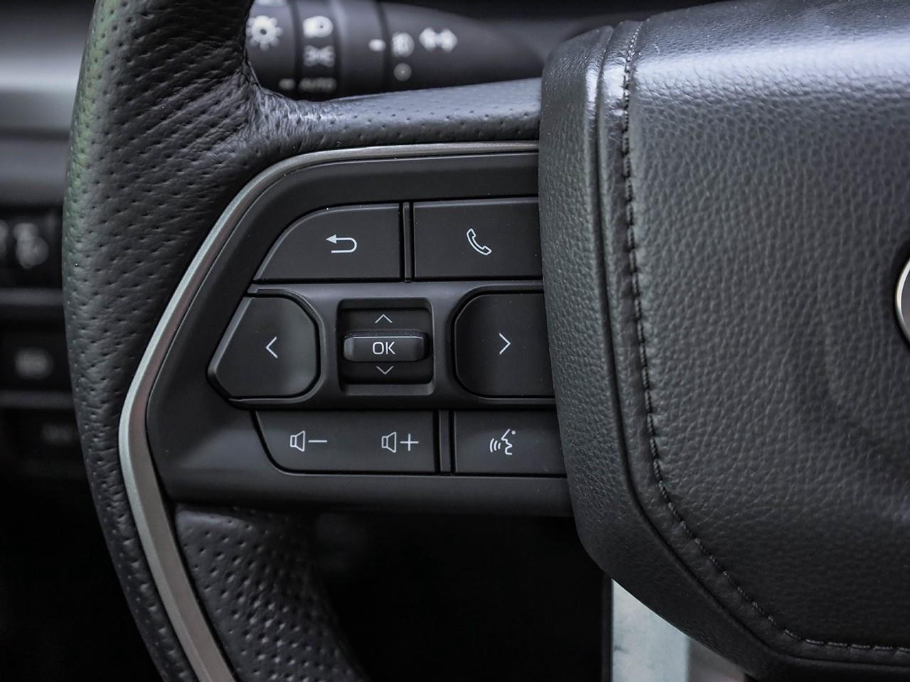 2025 Toyota TACOMA HYBRID  Photo