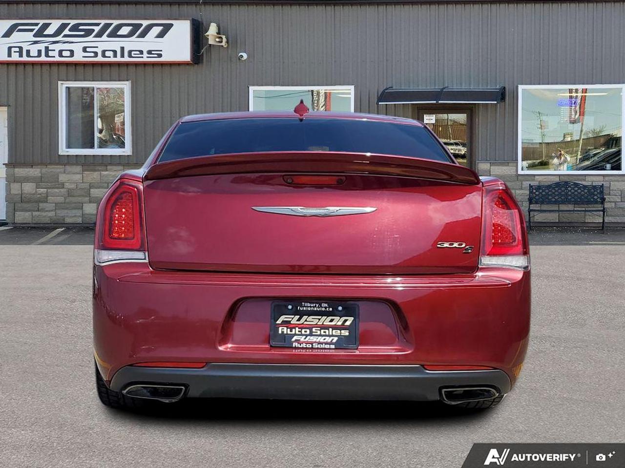 2018 Chrysler 300 300S-NAVIGATION-PANORAMIC SUNROOF-LEATHER-CAMERA Photo3