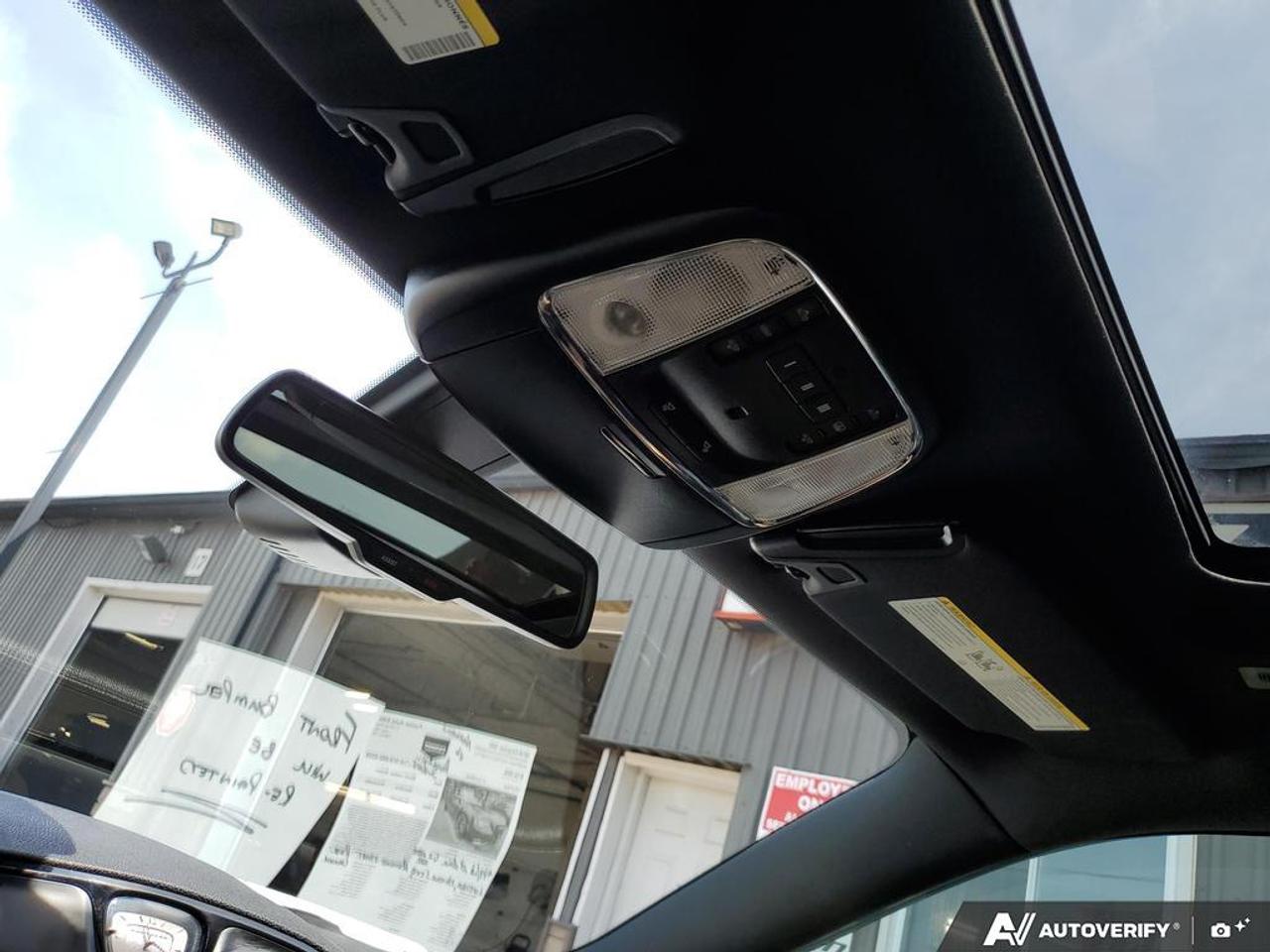 2018 Chrysler 300 300S-NAVIGATION-PANORAMIC SUNROOF-LEATHER-CAMERA Photo
