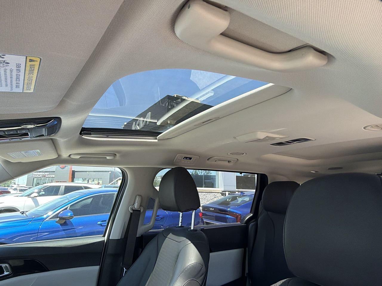 2024 Kia Carnival SX CLEAN CARFAX   7 SEATER   360CAM   MOONROOF   L Photo